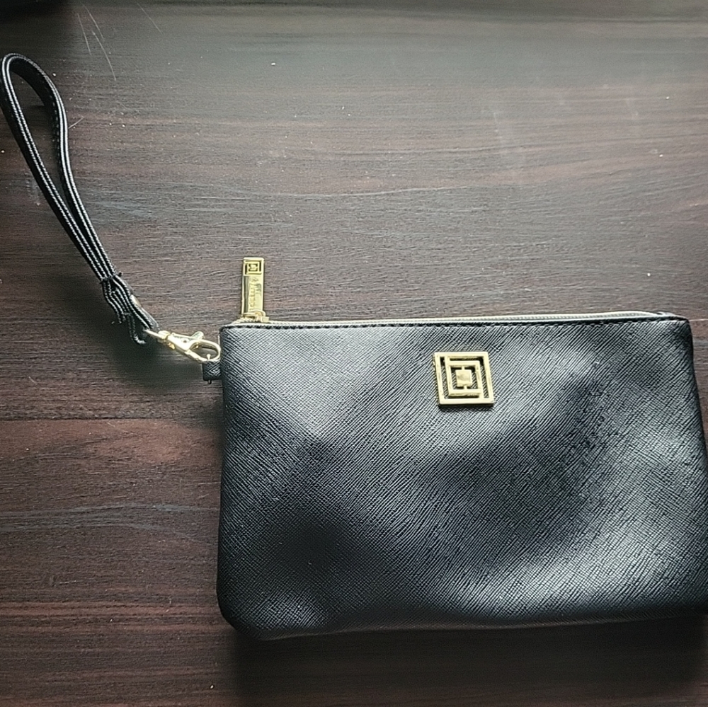 Liz Claiborne Phone Charging Wallet or Wristlet Black NWOT
